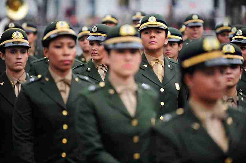 Mulheres na carreira militar Fernando Frazão/ABr Fonte: Agência Senado